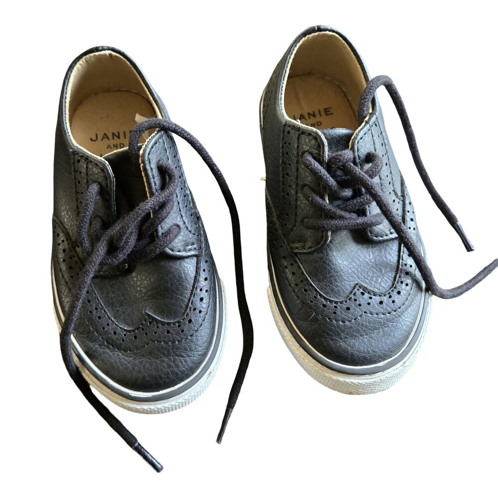 Janie & Jack Wingtip Black Sneaker Size: 7
